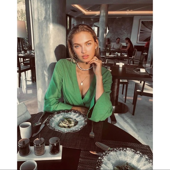 L'ACADEMIE JANEIRO MINI REVOLVE INFLUENCER FOR LOVE LEMONS CULT GAIA FREE PEOPLE - Picture 6 of 16